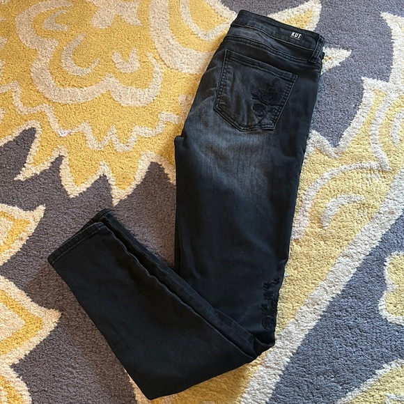 Kut from the Kloth Juniors size 6 Skinny Black faded jeans w/floral accents - Picture 2 of 10